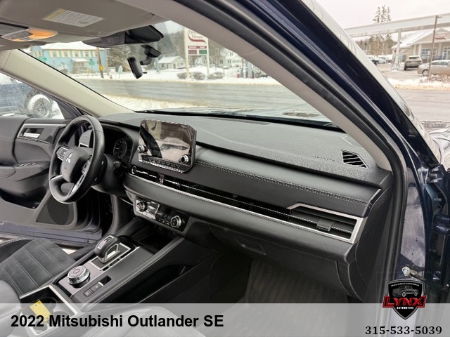 2022 Mitsubishi Outlander SE