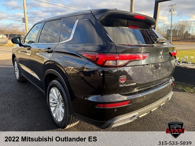 2022 Mitsubishi Outlander ES