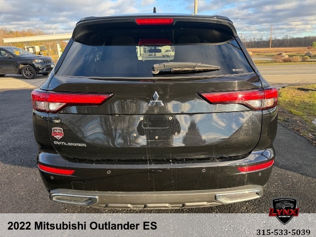 2022 Mitsubishi Outlander ES