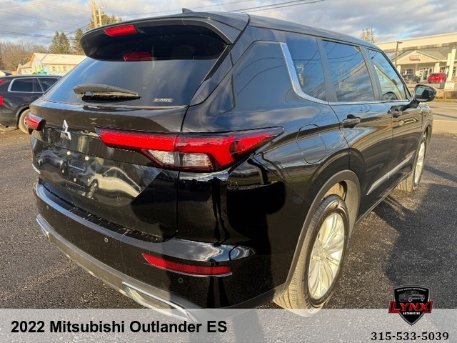 2022 Mitsubishi Outlander ES