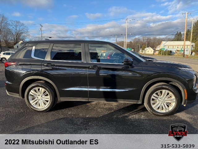 2022 Mitsubishi Outlander ES