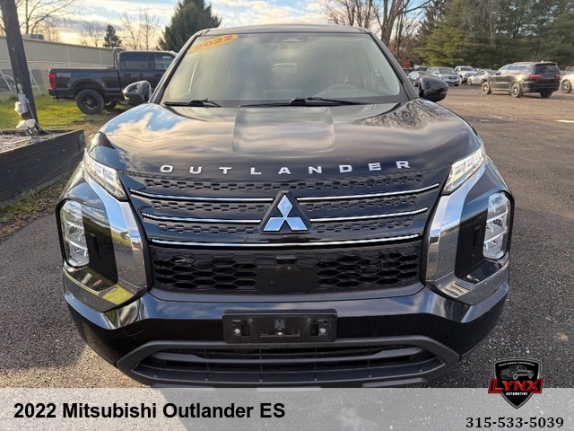 2022 Mitsubishi Outlander ES