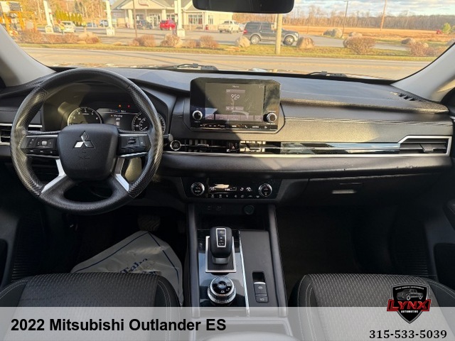 2022 Mitsubishi Outlander ES