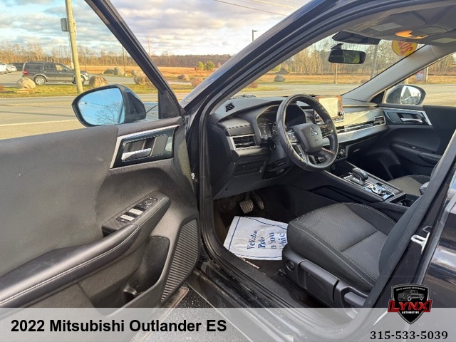 2022 Mitsubishi Outlander ES
