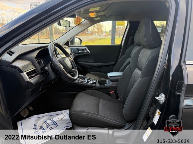 2022 Mitsubishi Outlander ES