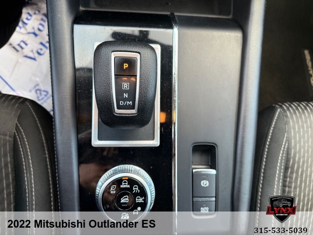 2022 Mitsubishi Outlander ES