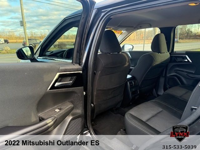 2022 Mitsubishi Outlander ES