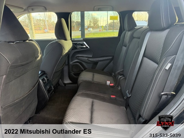 2022 Mitsubishi Outlander ES