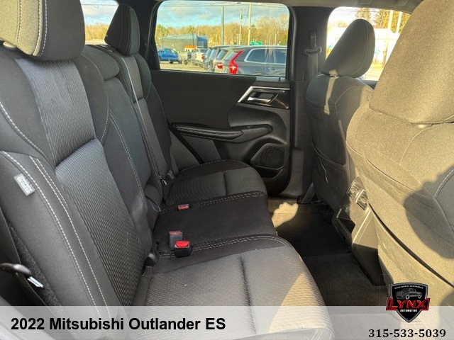 2022 Mitsubishi Outlander ES