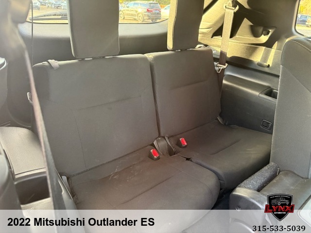 2022 Mitsubishi Outlander ES