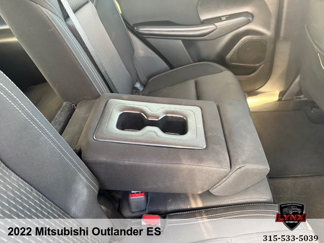 2022 Mitsubishi Outlander ES