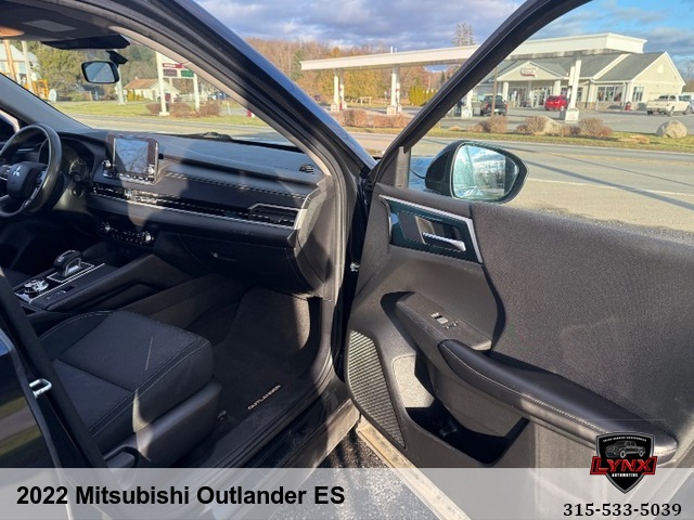 2022 Mitsubishi Outlander ES
