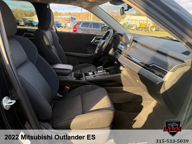 2022 Mitsubishi Outlander ES