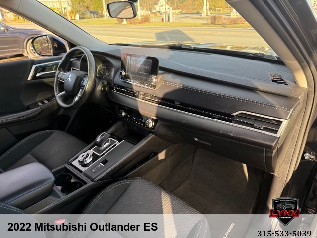 2022 Mitsubishi Outlander ES
