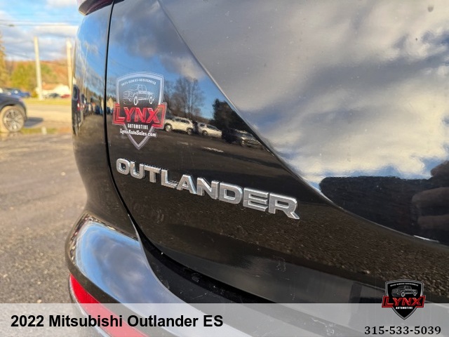 2022 Mitsubishi Outlander ES